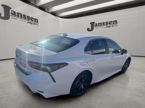 2024 Toyota Camry Hybrid SE