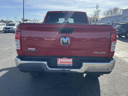 2024 RAM 2500 Big Horn Crew Cab 4x4 6'4' Box