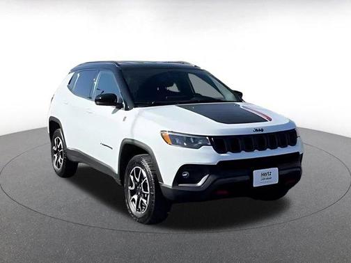 Bright White Clearcoat 2025 Jeep Compass Trailhawk