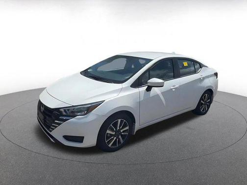 Aspen White Tricoat 2025 Nissan Versa 1.6 SV