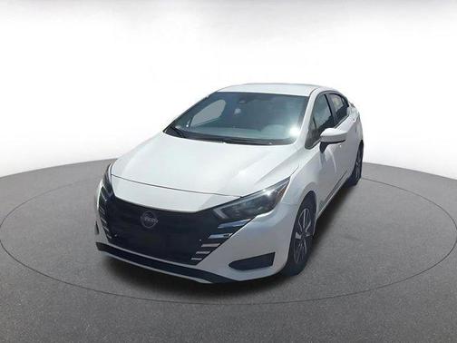 Aspen White Tricoat 2025 Nissan Versa 1.6 SV