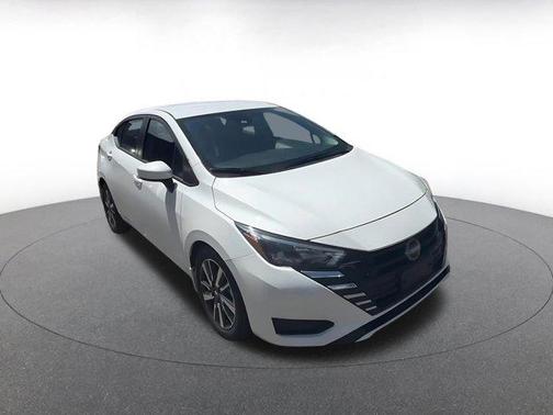 Aspen White Tricoat 2025 Nissan Versa 1.6 SV