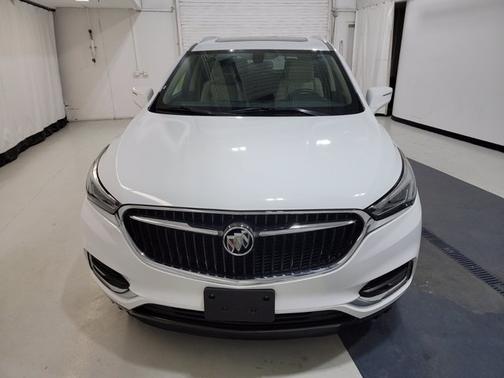 Photo 3 of 27 of 2018 Buick Enclave Essence