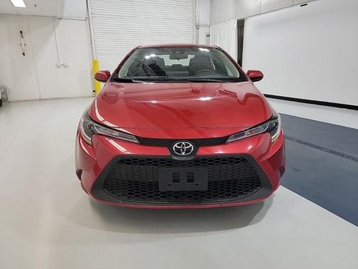 Photo 3 of 26 of 2020 Toyota Corolla LE