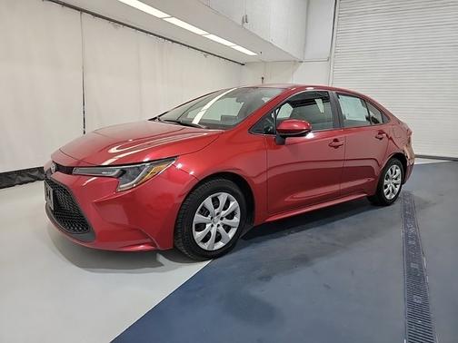 Photo 5 of 26 of 2020 Toyota Corolla LE