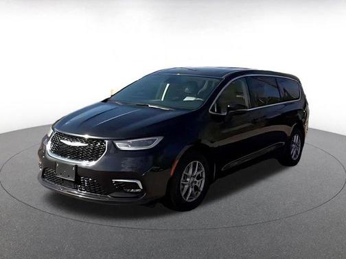 Brilliant Black Crystal Pearlcoat 2023 Chrysler Pacifica Touring L