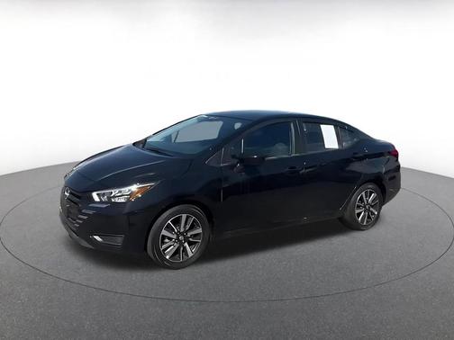 Super Black 2025 Nissan Versa 1.6 SV
