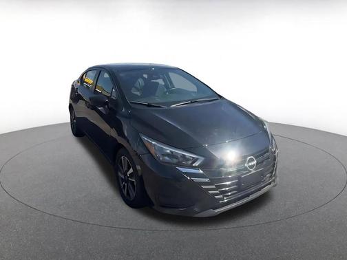 Super Black 2025 Nissan Versa 1.6 SV