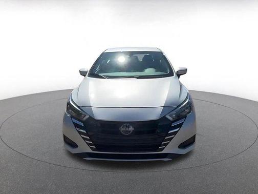 Brilliant Silver Metallic 2025 Nissan Versa 1.6 SV