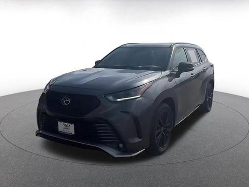 Magnetic Gray Metallic 2025 Toyota Highlander LE