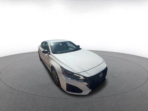 Pearl White Tricoat 2025 Nissan Altima SV FWD