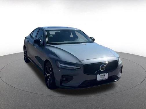 2024 Volvo S60 B5 Core Dark Theme