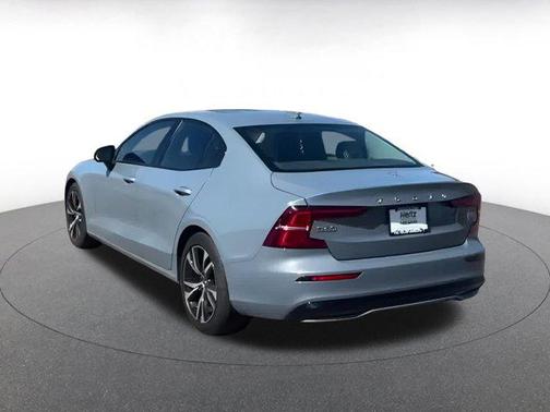 2024 Volvo S60 B5 Core Dark Theme