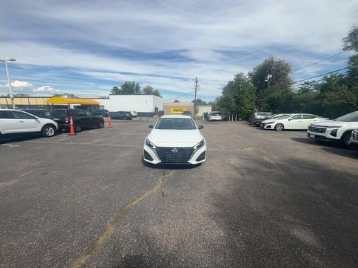 Glacier White 2025 Nissan Altima SV FWD