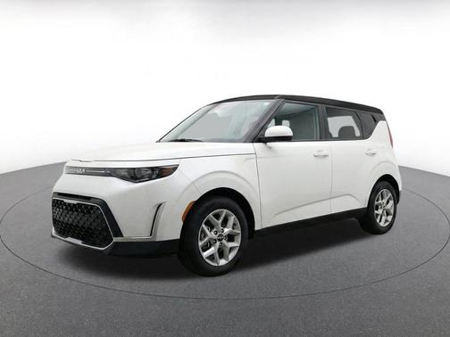 Snow White Pearl 2025 Kia Soul LX