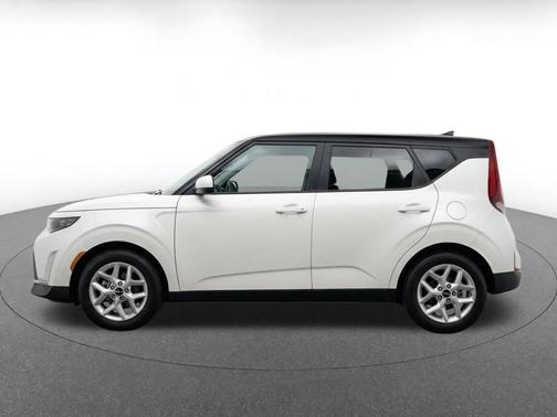 Snow White Pearl 2025 Kia Soul LX