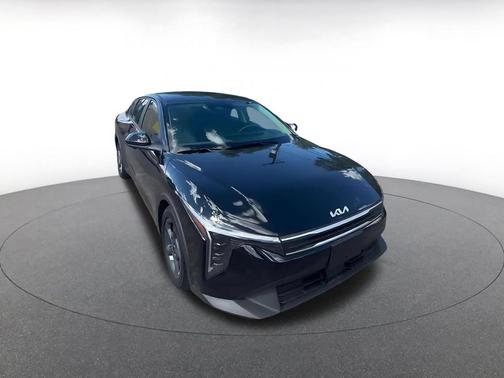 Aurora Black Pearl 2025 Kia K4 LXS