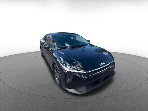 Aurora Black Pearl 2025 Kia K4 LXS