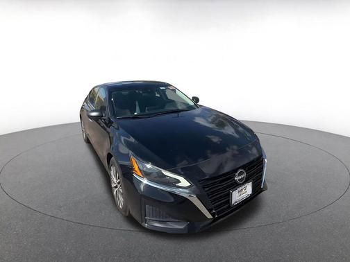 Super Black 2025 Nissan Altima SV FWD