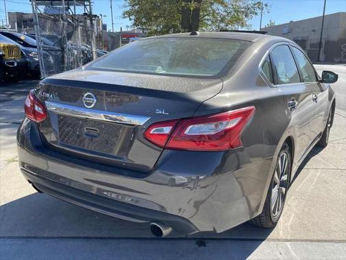 Photo 5 of 32 of 2016 Nissan Altima 2.5 SL