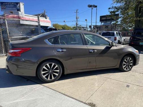 Photo 4 of 32 of 2016 Nissan Altima 2.5 SL