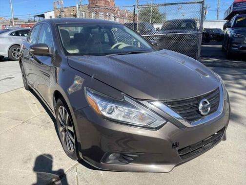 Photo 3 of 32 of 2016 Nissan Altima 2.5 SL