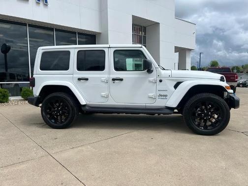 2022 Jeep Wrangler Unlimited SAHARA