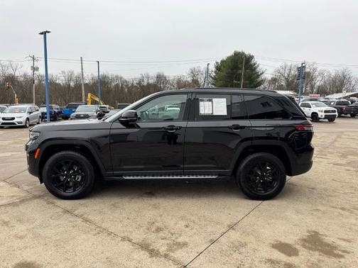 2024 Jeep Grand Cherokee LAREDO