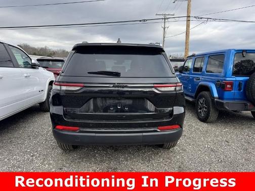 2024 Jeep Grand Cherokee LAREDO