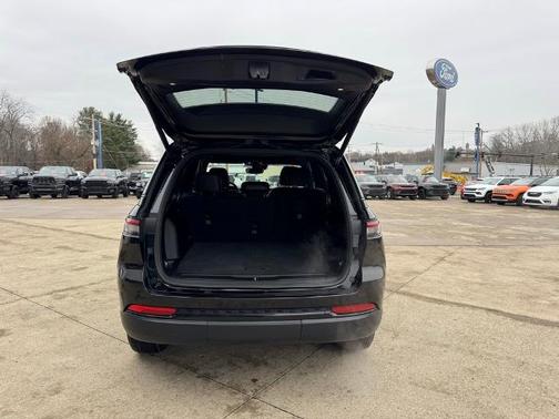 2024 Jeep Grand Cherokee LAREDO