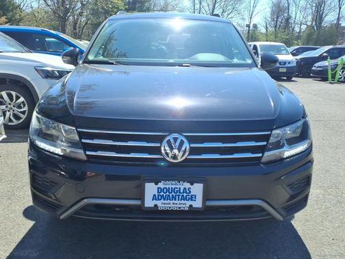 Pearl Metallic 2018 Volkswagen Tiguan 2.0T SE 4MOTION