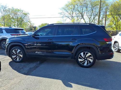 Deep Black Pearl 2025 Volkswagen Atlas 2.0T SE w/Technology 4MOTION