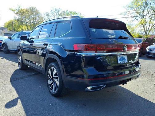 Deep Black Pearl 2025 Volkswagen Atlas 2.0T SE w/Technology 4MOTION