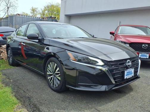 Super Black 2024 Nissan Altima 2.5 SV