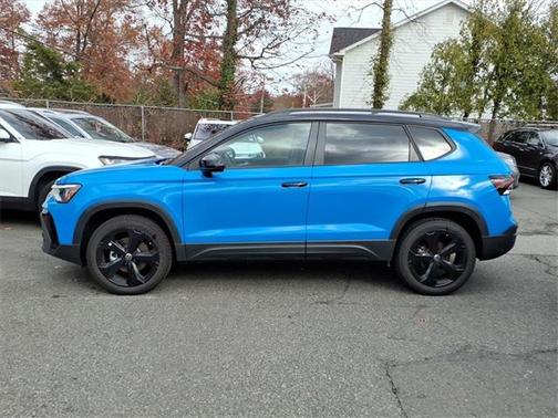 2025 Volkswagen Taos 1.5T SE Black