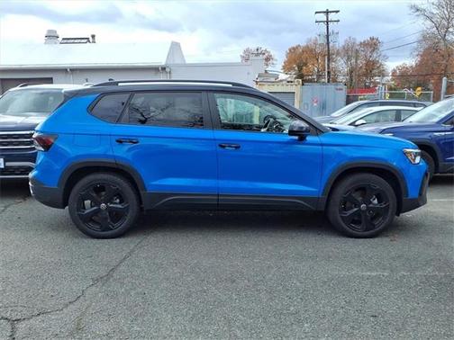 2025 Volkswagen Taos 1.5T SE Black