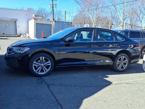 Gray 2022 Volkswagen Jetta 1.5T SE