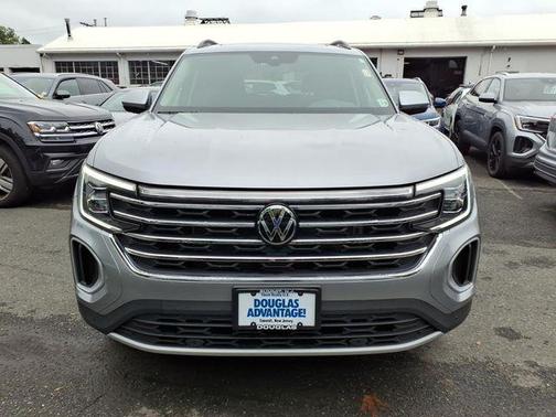 Silver Mist Metallic 2024 Volkswagen Atlas 2.0T SE w/Technology 4MOTION