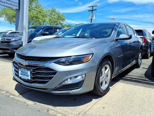 Sterling Gray Metallic 2024 Chevrolet Malibu FWD 1LT