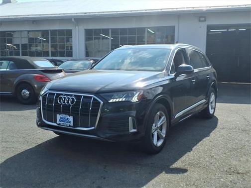 2024 Audi Q7 45 Premium Plus