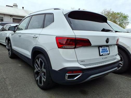 Pure White 2023 Volkswagen Taos 1.5T SEL