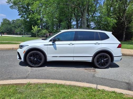 2022 Volkswagen Tiguan 2.0T SE R-Line Black 4MOTION