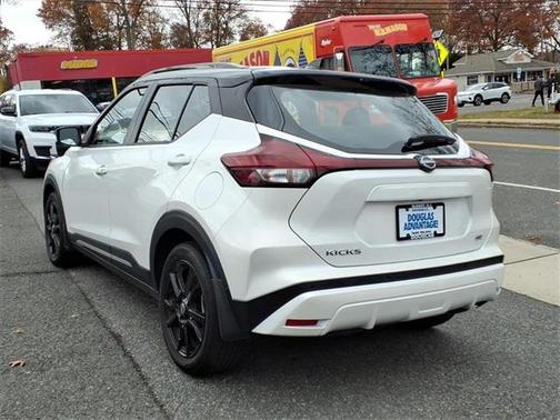 2023 Nissan Kicks SR