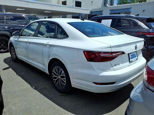 Pure White 2021 Volkswagen Jetta 1.4T R-Line