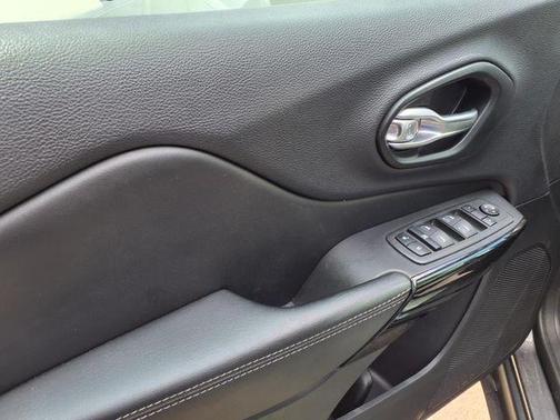 2023 Jeep Cherokee Altitude