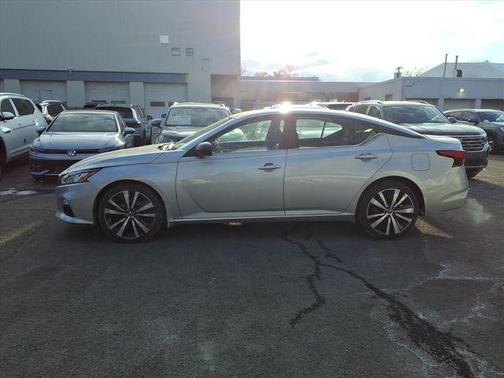 2022 Nissan Altima SR Intelligent AWD