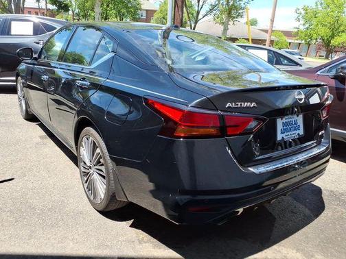 Super Black 2023 Nissan Altima 2.5 SL
