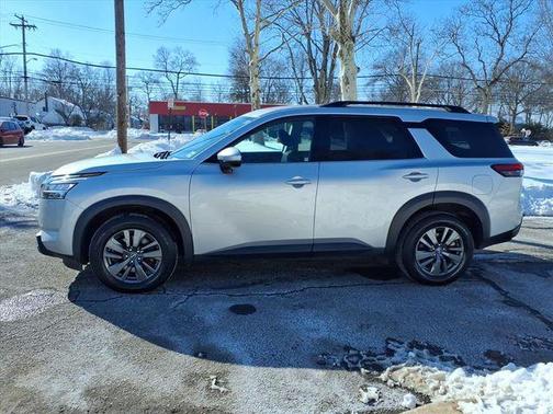 Brilliant Silver Metallic 2022 Nissan Pathfinder SV 4WD