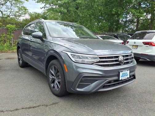 Platinum Gray Metallic 2023 Volkswagen Tiguan 2.0T SE 4MOTION