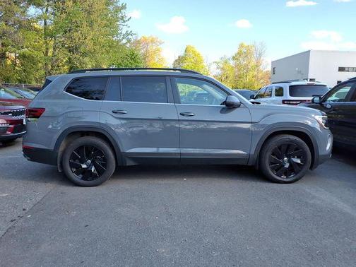 Pure Gray 2026 Volkswagen Atlas 2.0T SE w/Technology 4MOTION